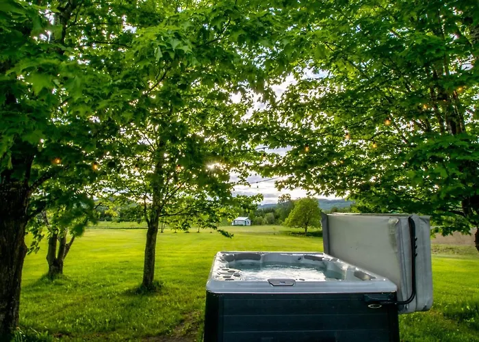 Mountain View, Hot Tub, Trail Access, Spa Saint-Raymond