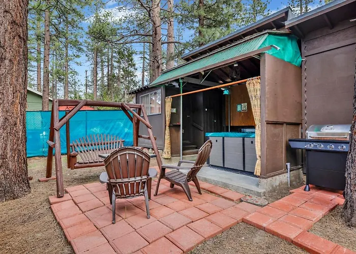 Cozy Bear Cabin Hot Tub Patio Bbq Fenced Big Bear City
