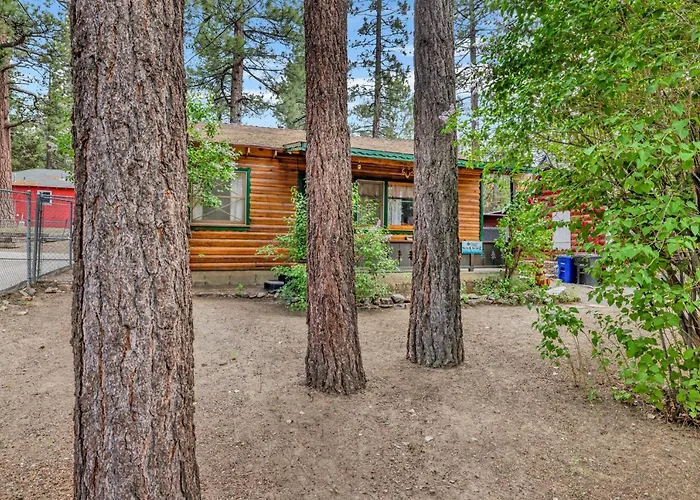 Cozy Bear Cabin Hot Tub Patio Bbq Fenced Big Bear City