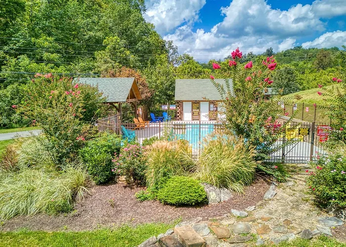Old Glory, Pool Table, Pool Access, Wifi, Free Attraction Tickets!!! Villa Sevierville
