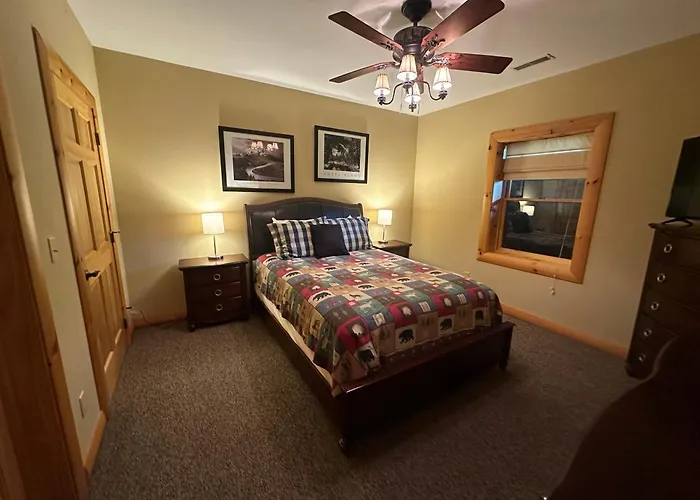 Cozy Bear Chalet Villa McHenry