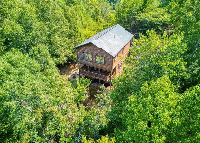 Mountain Charm- Hot Tub, Game Room, Theater Room, Free Attraction Tickets!!! Sevierville