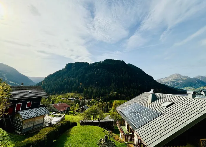 Chalet des Freinets : proche centre de Châtel et au calme