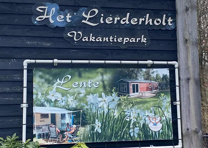 Chalet de Bosrand 404, unieke rustige plek met veel privacy aan de bosrand van vakantiepark op de Veluwe Beekbergen