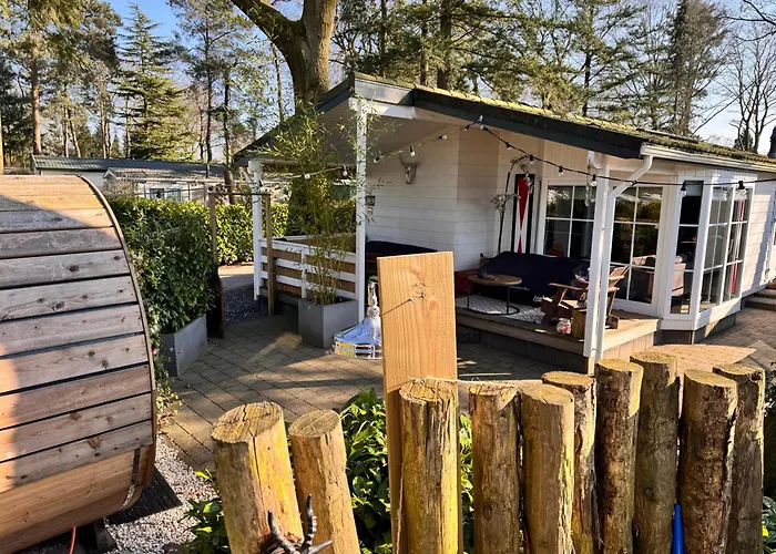Boslodge Het Verwende Nest met privé Hottub Voorthuizen
