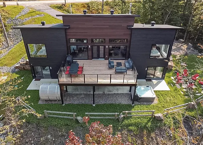 Modern Mountain Chalet Sauna Hot Tub & Fireplace La Conception