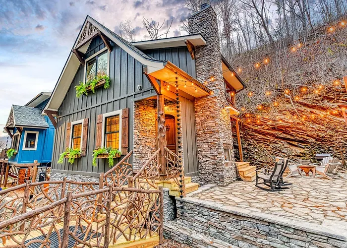 Alpine Creekside Chalet Gatlinburg