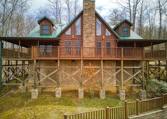 Bear Hug Cabin Gatlinburg Convenient To Everything!