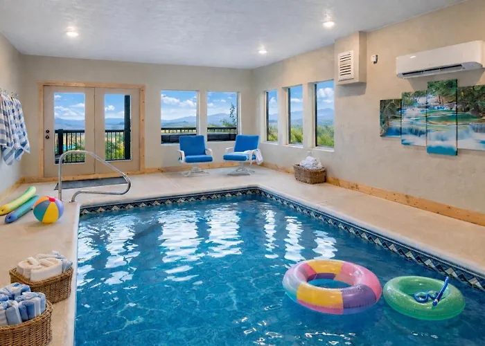 Gritz Carlton, Luxury Private Pool, Theater Rm, Hot Tub, Panoramic Mtn Views!! Villa Sevierville