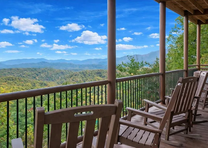 Gritz Carlton, Luxury Private Pool, Theater Rm, Hot Tub, Panoramic Mtn Views!! Villa Sevierville