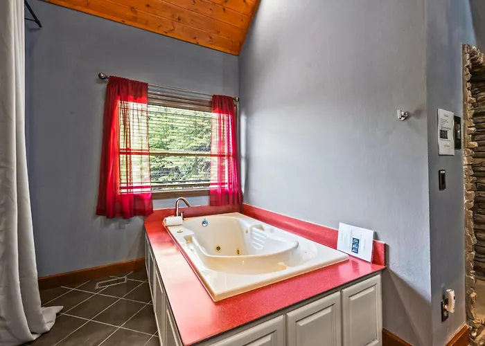 The King Of The Mountain - 6617 Sq Ft Sleeps 22 Amazing Mountain Views, Private Indoor Pool Villa Sevierville