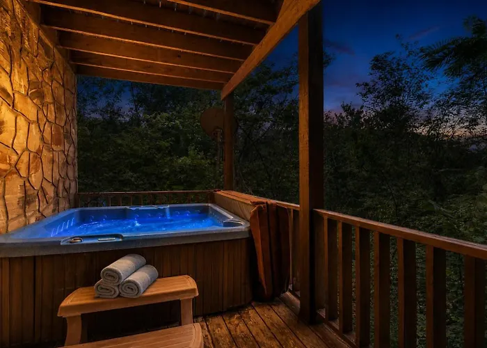 Red Oak Ridge, Hot Tub, Pool Table, Wifi, 560 Free Tickets Each Paid Day!!! Villa Sevierville