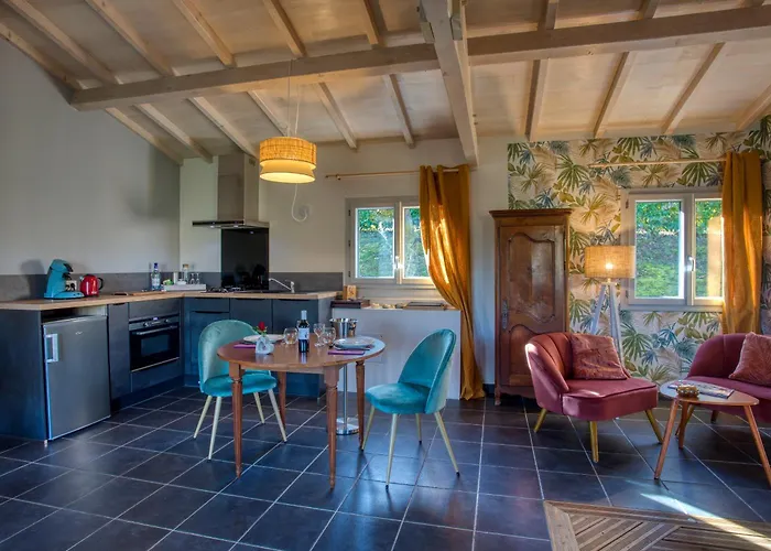 spa privatif intérieur du chalet -la truffe- le bois de la pause- Saint-Cybranet