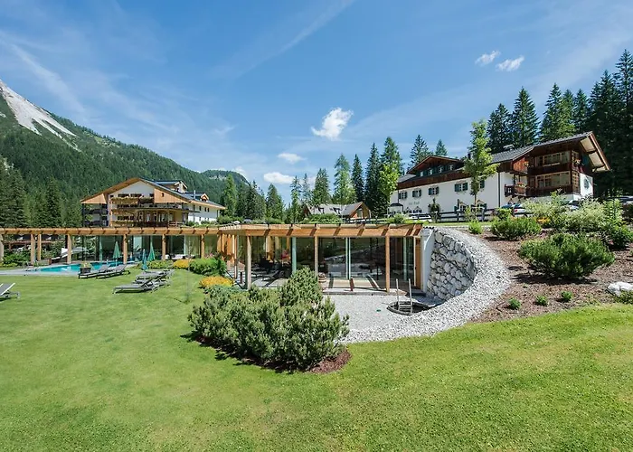 Hotel Dolomitenhof & Chalet Alte Post Sexten
